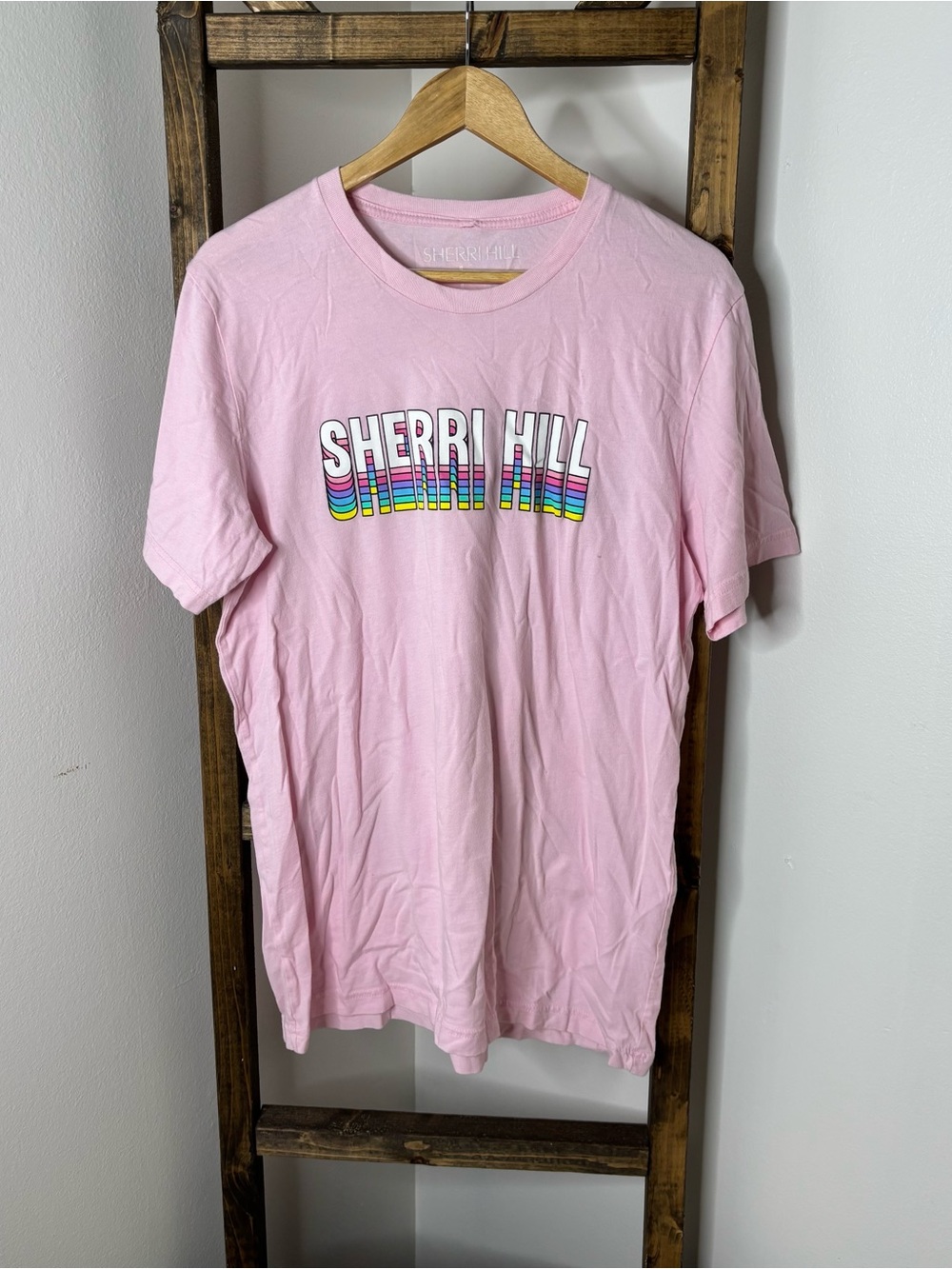 Sherri Hill Pink Graphic Logo T-Shirt Size L
